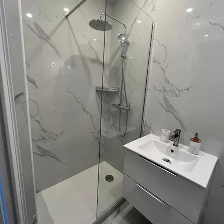 Apartamento à 5 Min De La *